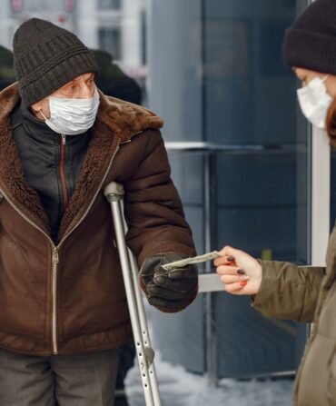 homeless-winter-city-man-asking-food-min